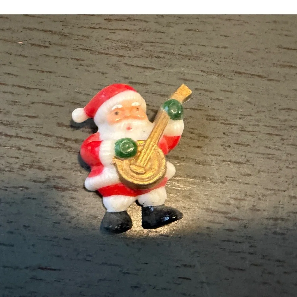 Vintage Santa Claus Banjo Plastic Brooch Christmas Holiday Pin Red White Gold